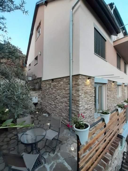 Apartment Adéla Hluboká nad Vltavou Exterior foto